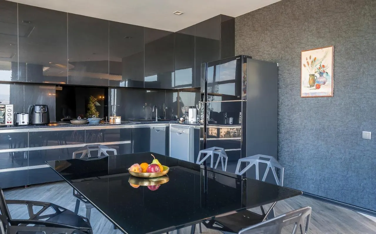 Entire House - Cityscape Retreat: The View Tbilisi